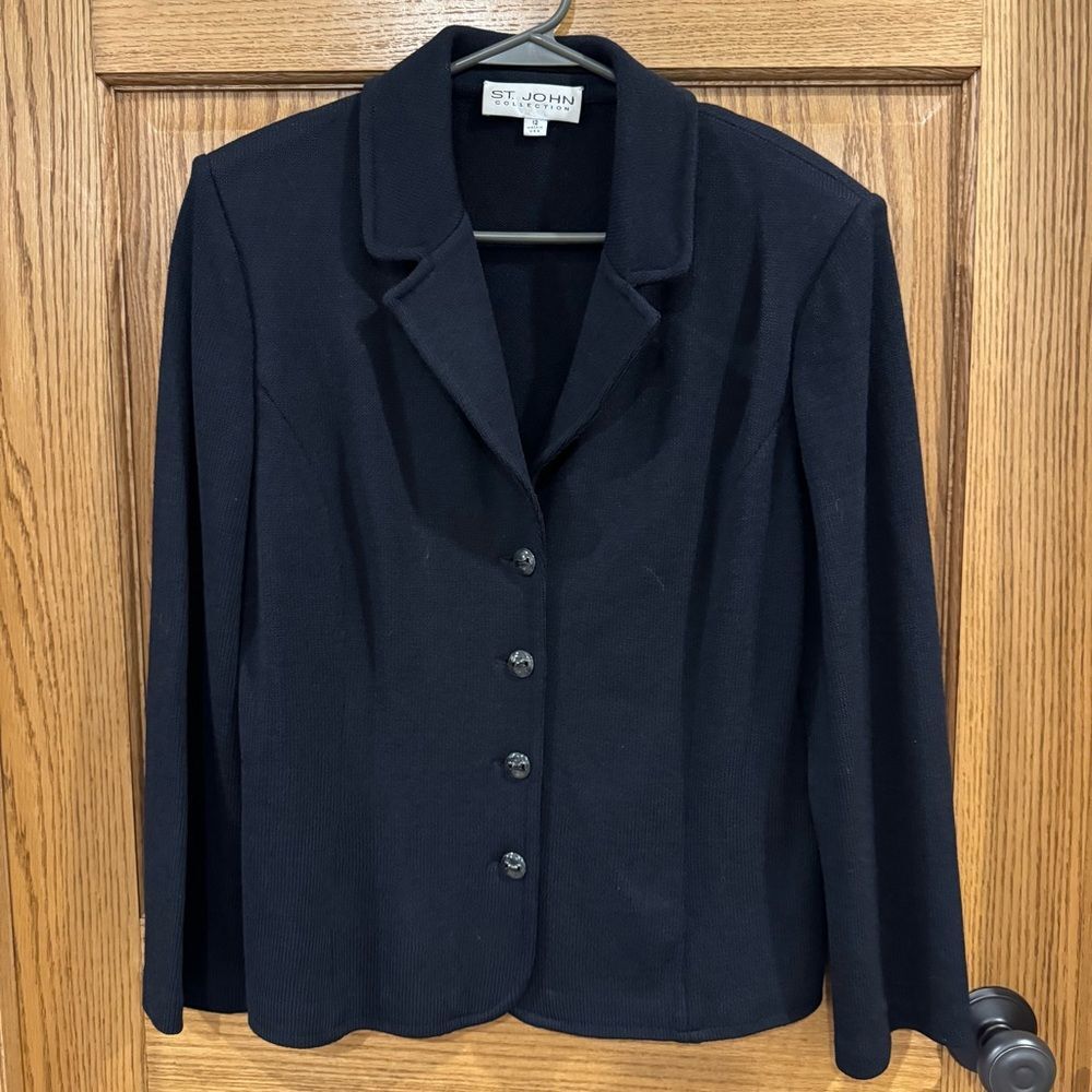 St John Collection Classic Black Knit Notch Collar Blazer. Black. Size 12